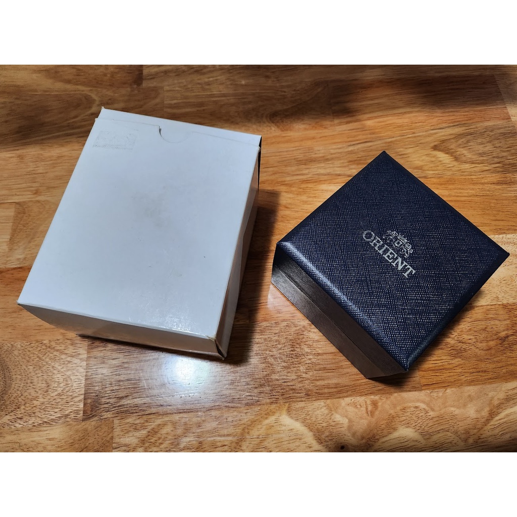 กล่องนาฬิกา ORIENT ของแท้ทําจากหนังสีน้ําเงินเข้ม