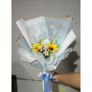 ช่อดอกไม้​ดอกกุหลาบ&amp;ทานตะวัน​ ดอกแซม ธนบัตร​ 5​ ใบ(ช่อขนาดกลาง)​