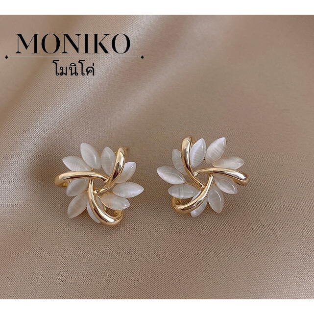 MONIKO เข็มเงิน S925 ต่างหูโอปอลลายดอกไม้ต่างหูอินเทรนด์ต่างหูนำเข้า