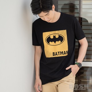 DOSH:MENS T-SHIRTSเสื้อยืด คอกลม แขนสั้นผู้ชาย สีดำ ลิขสิทธิ์พิมพ์ลายBATMAN รุ่น DBMT5276-BL