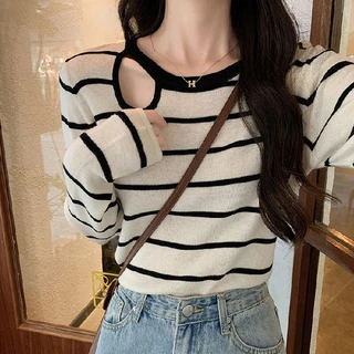 🍓Olivia🍓เสื้อแขนยาวไหมพรม คอกลมลายทาง แต่งเซ็กซี่ ผ้ายืดได้เยอะ ใส่สบาย สไตล์เกาหลี #J9