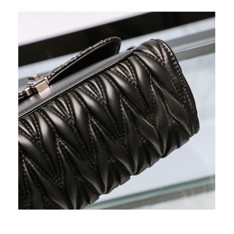 Premium  Luxury Bags กระเป๋าสะพายข้าง วัสดุหนังPU งามพรีเมี่ยม  สายสะพายโซ่สีทอง-6635
