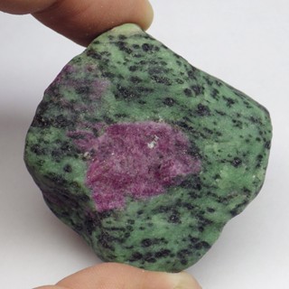 พลอย ก้อน รูบี้ ซอยไซต์ ธรรมชาติ ดิบ แท้ ( Unheated Natural Ruby In Zoisite ) น้ำหนัก 483 กะรัต