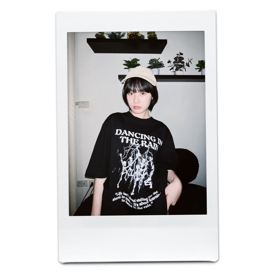 เสื้อยืด OVERSIZE / BABY TEE รุ่น DANCING IN THE RAIN / และ CALL YOU