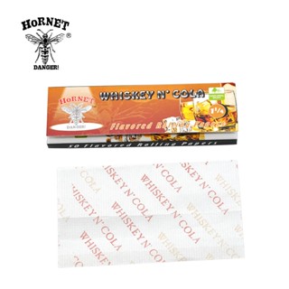 กระดาษโรล Hornet กลิ่นวิสกี้โคล่า 78 มม 50 แผ่น/ตลับ 🌿 Hornet Whiskey n Cola Flavored Rolling Papers 78mm 50 Leaves