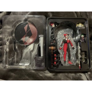 Mezco One:12 Collective Harley Quinn - Deluxe Edition