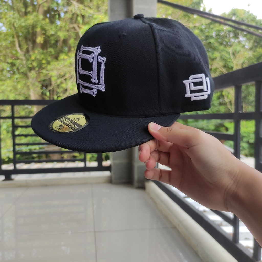 Dnine RESERVE LOGO "D9 BONE" หมวก Snapback สีดํา