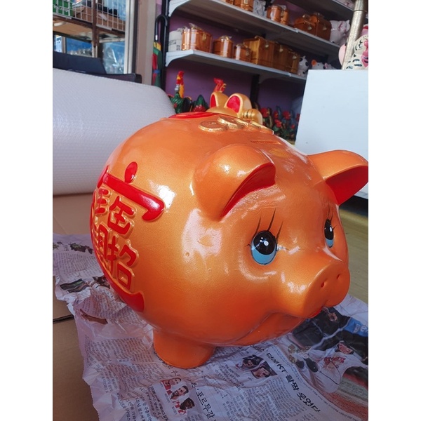 กระปุกออมสินหมูทอง ปูนปลาสเตอร์ เพ้นท์มือ ขนาดใหญ่ที่สุด 3XL | งานแฮนด์เมด หรูหรา สีทองมงคล - รูปที่ 3