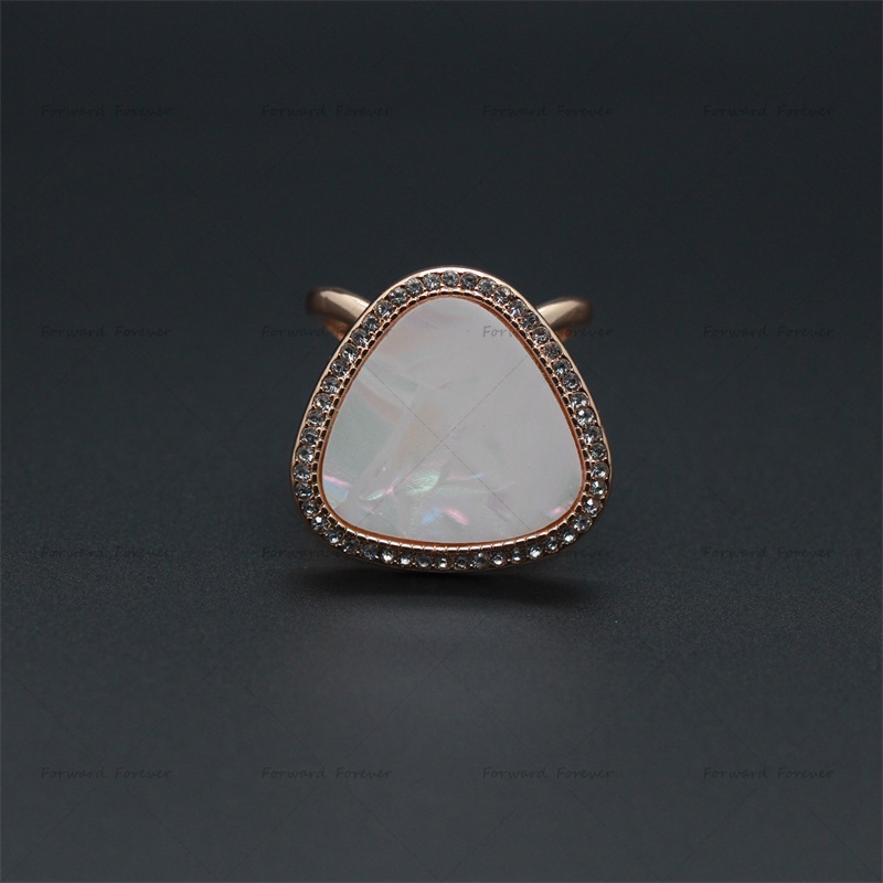 เข็มกลัด โลหะผสม ทรงสามเหลี่ยม ประดับมุก สไตล์เรโทร แฟชั่นสําหรับผู้หญิง M40338