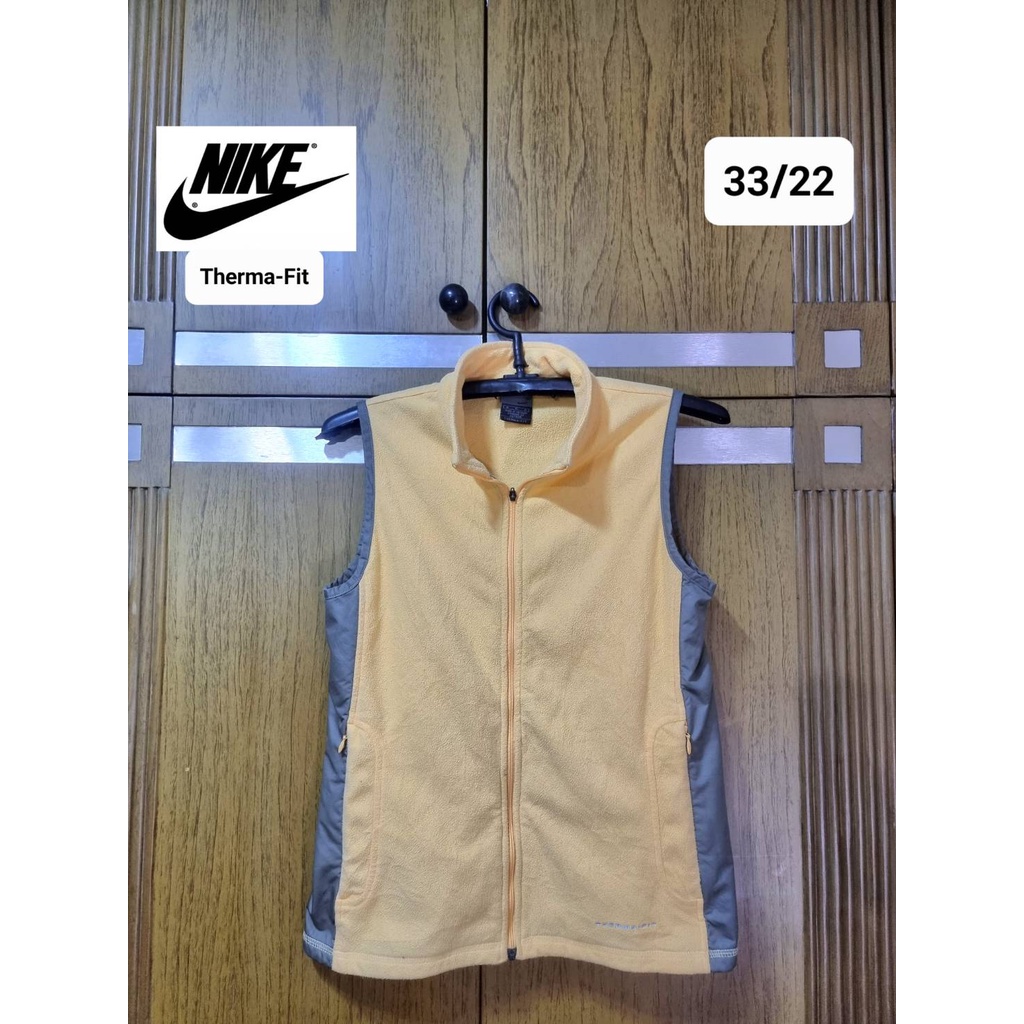 เสื้อกันหนาว กั๊กฟรีส แบรนด์ Nike ของแท้ มือ2