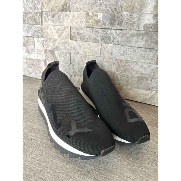 DKNY sneakers🏃‍♀️รองเท้า