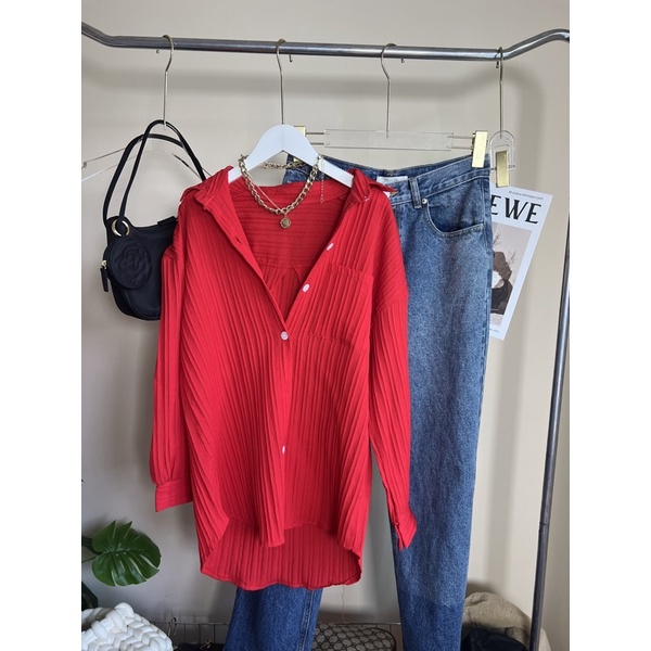 จัดโปรราคา พิเศษ เชิ๊ตแขนยาว ผ้าร่อง ทรงสวยมาก ใส่เป็นoversize ไดัเลยค่า อก 46"