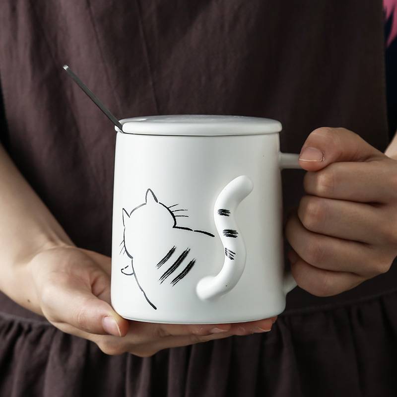 แก้วมัค ลายแมวเหมียว พร้อมฝาปิดสีขาว และช้อนกาแฟ  สำหรับใส่ชา กาแฟ เครื่องดื่มต่าง ๆ ทำจากเซรามิก ขนาดจุ 350ml