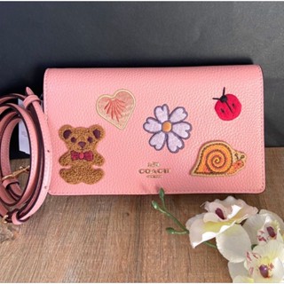 กระเป๋าสะพาย NEW COACH Anna Foldover Clutch Crossbody With Creature Patches💓🧡