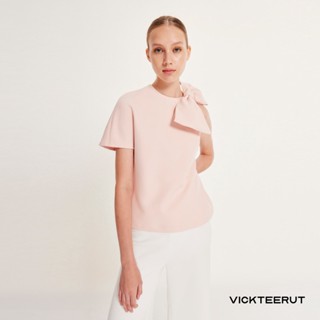 VICKTEERUT Re-Edition One Sleeve Bow Blouse เสื้อแขนเดียว ตกแต่งโบว์