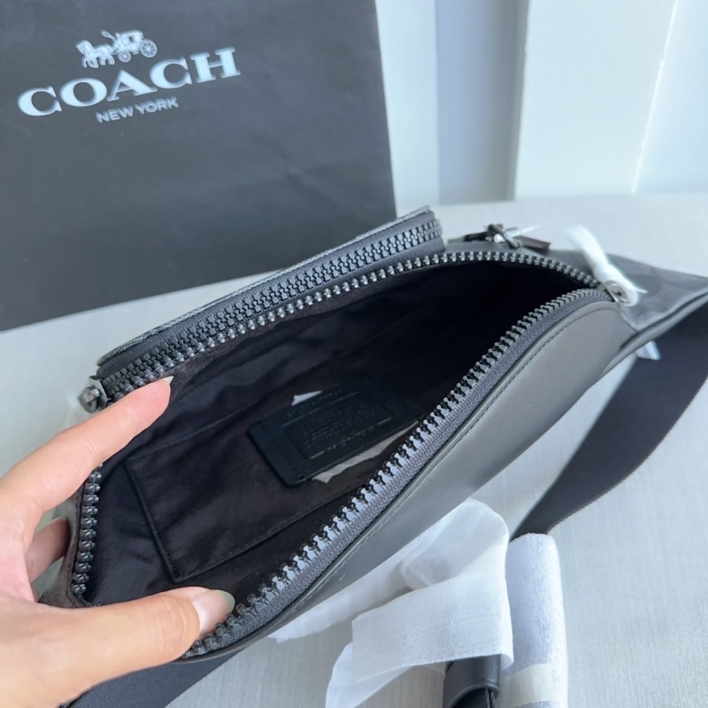 ✴️ แท้ 💯% C3765 Track Belt Bag In Signature Canvas