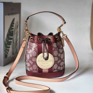 NEW Coach C8322 Mini Dempsey Bucket Bag จีบมินิ  มาพร้อม 2 สาย  ถอดได้