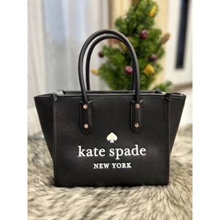 (ผ่อน0%) กระเป๋าถือ Kate Spade Ella Small Tote ขนาด 9 นิ้ว K4689 หนังสีดำ