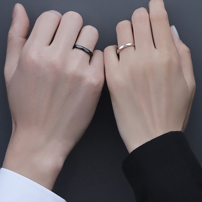 แหวนแต่งงาน เรียบง่าย แหวนคู่ รูปเพชร แหวนนิ้วมือ เครื่องประดับแฟชั่น ผู้หญิง ปาร์ตี้ แหวนผู้ชาย บาง ปรับได้ เปิดเรียบ หรูหรา เรขาคณิต