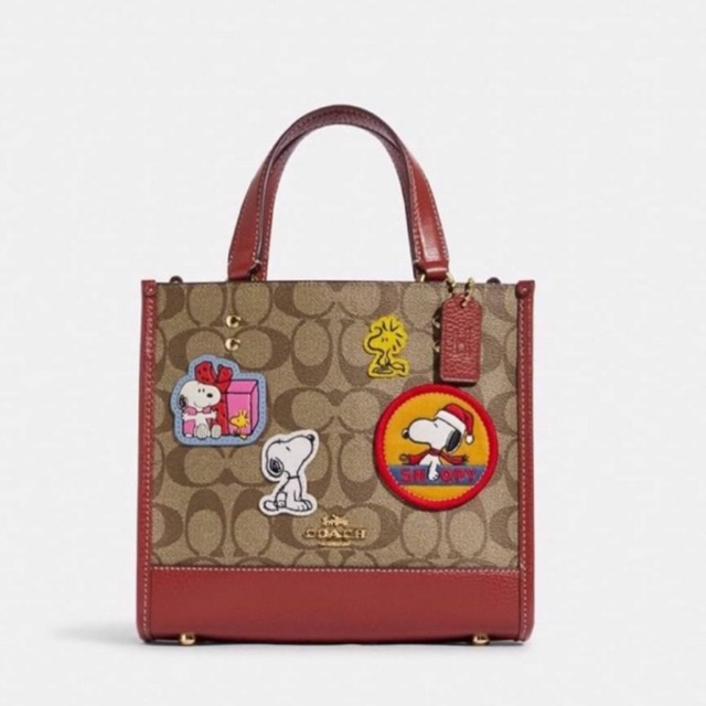 ✴️ แท้ 💯% Coach X Peanuts Dempsey Tote 22 In Signature Canvas With Patches CE851