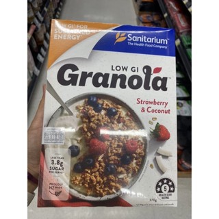 Sanitarium Granola Strawberry &amp; Coconut 370 G. ธัญพืชอบกรอบ ผสมสตรอเบอร์รี่ และ มะพร้าว ( เซนนิทาเรี่ยม กราโนล่า สตรอเบอร์รี่ แอนด์ โคโคนัท )