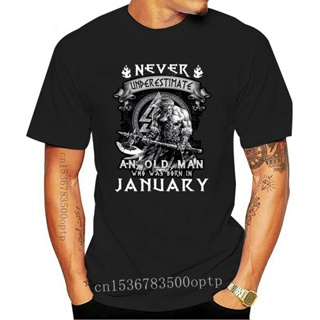 เสื้อยืด ผ้าฝ้าย พิมพ์ลาย Never Underestimate An Old Man Who Was Born In July สําหรับผู้ชาย