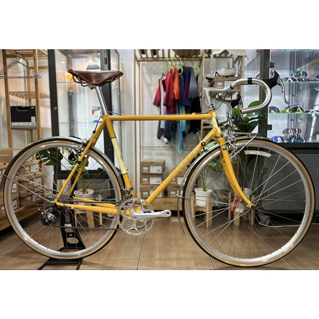 จักรยานทัวริ่ง ARAYA EXCELLA SPORTIF สีเหลือง ด้วยสุดยอดท่อของญี่ปุ่น อานและอะไหล่สุดยอดBROOKS ARAYA NITTO size 55 cm