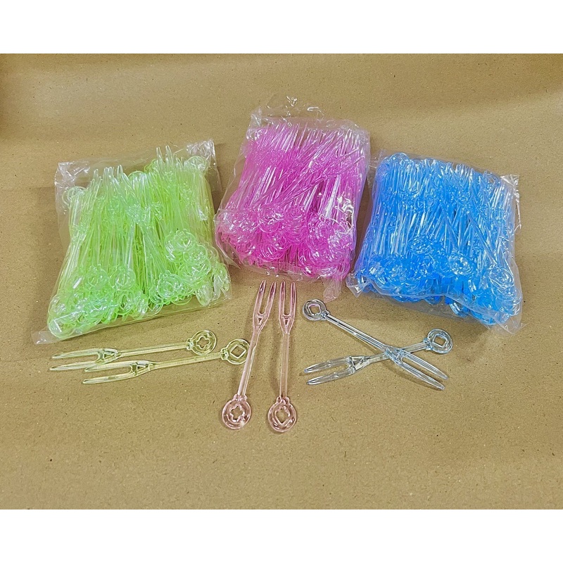 ส้อมจิ้มพลาสติก ส้อมจิ้มผลไม้ ส้อม 2 ขา สีสันสดใส มี 3 สี (ฟ้า/ชมพู/เขียว) แพคละ 100 คัน
