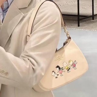 (ผ่อน0%) กระเป๋าสะพายไหล่ สะพายข้าง COACH X PEANUTS TERI SHOULDER BAG WITH SNOOPY AND FRIENDS CE861 หนังแท้สีขาว 9 นิ้ว