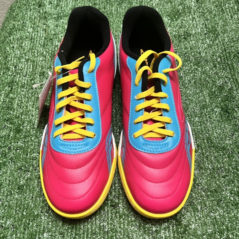 Breaker รองเท้าฟุตซอล