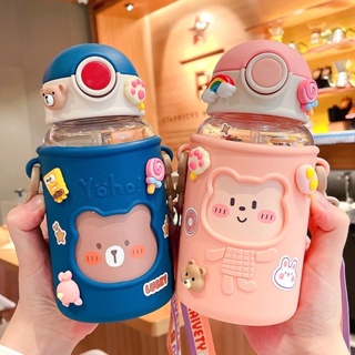 * พร้อมส่ง * ขวดน้ำสำหรับเด็กแบบใส ขวดน้ำขนาด 600 ml ขวดน้ำสำหรับพกพา แถมฟรีสติ๊กเกอร์ 3D สุดน่ารัก พร้อมสายคล้องมือ