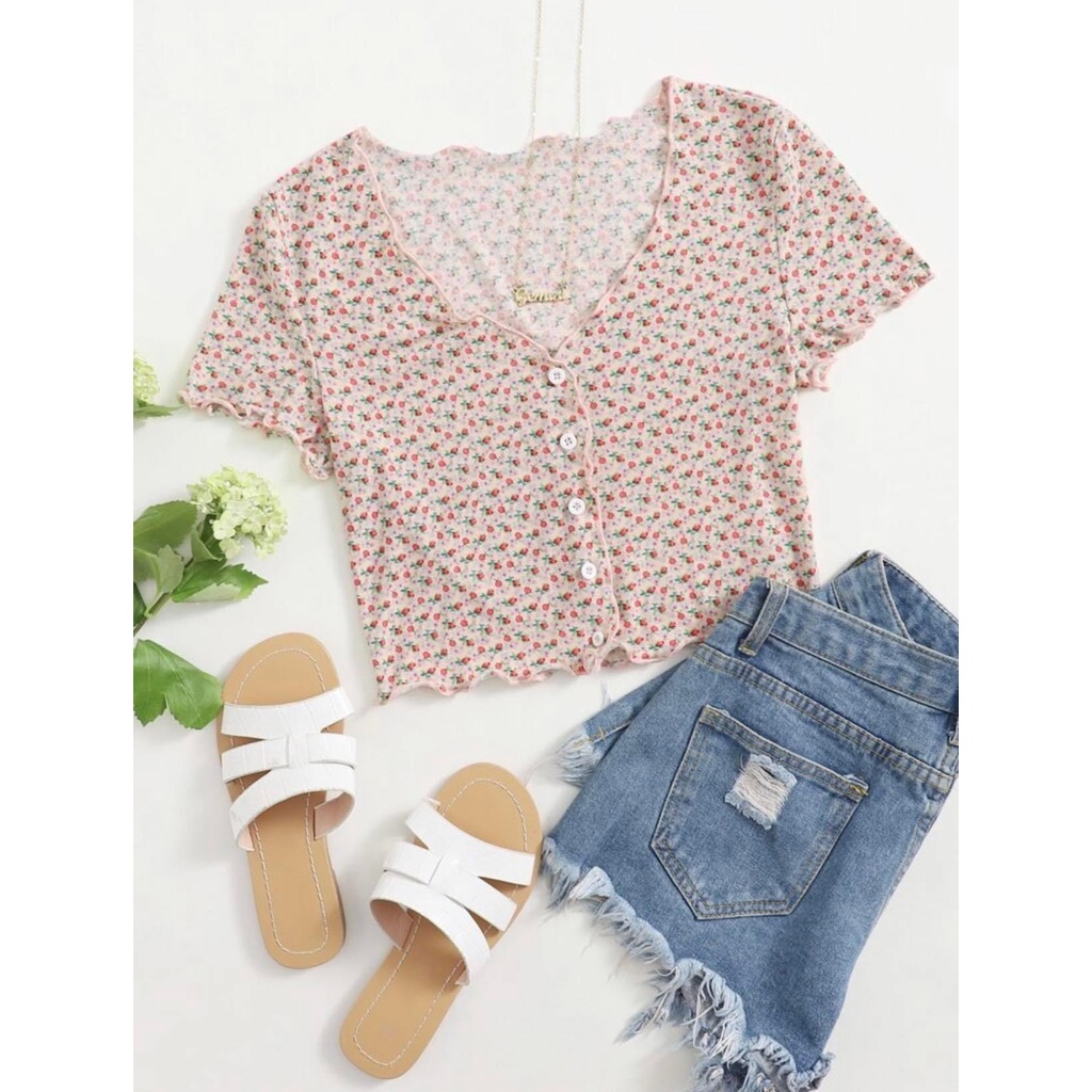 พร้อมส่งด่วนจากไทย เสื้อยืด ครอป  สีชมพู ลายดอกไม้ คอวี ผูกโบว์ด้านหน้า น่ารัก Cop.048