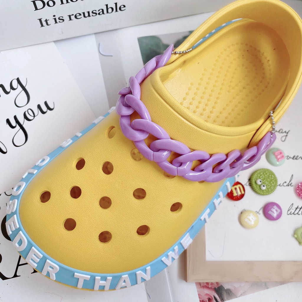 ชุดจี้รูปหมี Duffy Jibbits น่ารัก แต่งสายโซ่ เหมาะกับผู้หญิง สําหรับตกแต่งรองเท้า Crocs Stella Lou Shoe Charms M&M Candy Jibitz