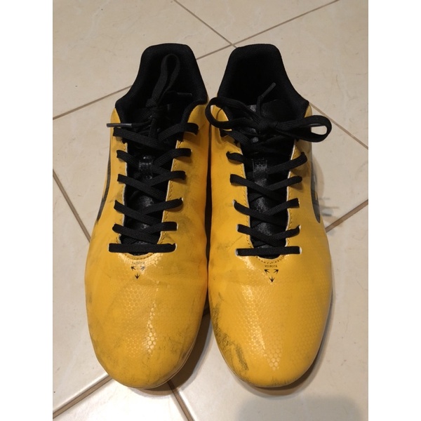 รองเท้าสตั๊ด umbro มือสอง ใช้ครั้งเดียว