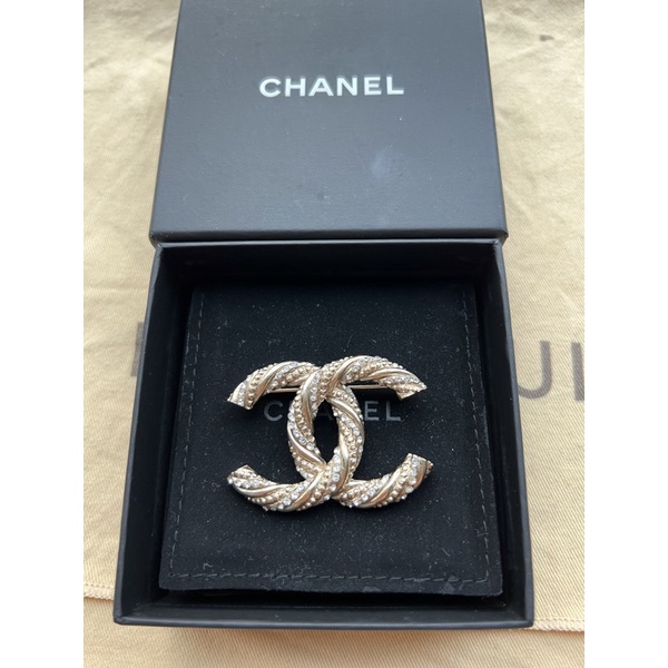 แท้ New Chanel brooch เข็มกลัดชาแนล