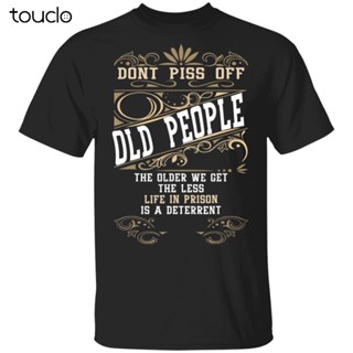 เสื้อยืดแขนสั้น ผ้าฝ้าย 100% พิมพ์ลาย Dont Piss Off Old People The Older We Get The Less Life แฟชั่นฤดูร้อน สําหรับผู้ช