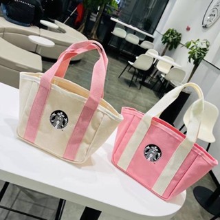 กระเป๋าถือ STARBUCKS ทรงกระทัดรัด - มี 2 สี ขาว ชมพู - ใส่กล่องข้าวได้ - มีช่องใส่ของเล็กด้านใน - ขนาด 31×17×12 cm