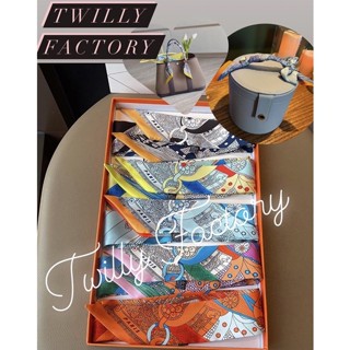 (กดสั่งจำนวน 1 =ได้ 2เส้นค่ะ)ลายมาใหม่ 2022 ผ้าพันหูกระเป๋า Selle de dignitaire Twilly ผ้าผูกผม ** ไหมผสมโพลีอิสเตอร์**