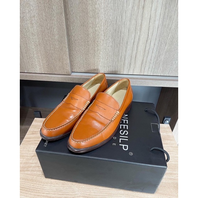 Maneesilp ซื้อสยาม รองแท้หนังแท้ size 42-43 ใช้หนึ่งครั้ง เหมือนใหม่  พร้อมกล่อง