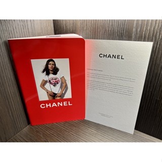 หนังสือ catalog “Chanel cruise collection 2022/2023” สภาพใหม่ค่ะ