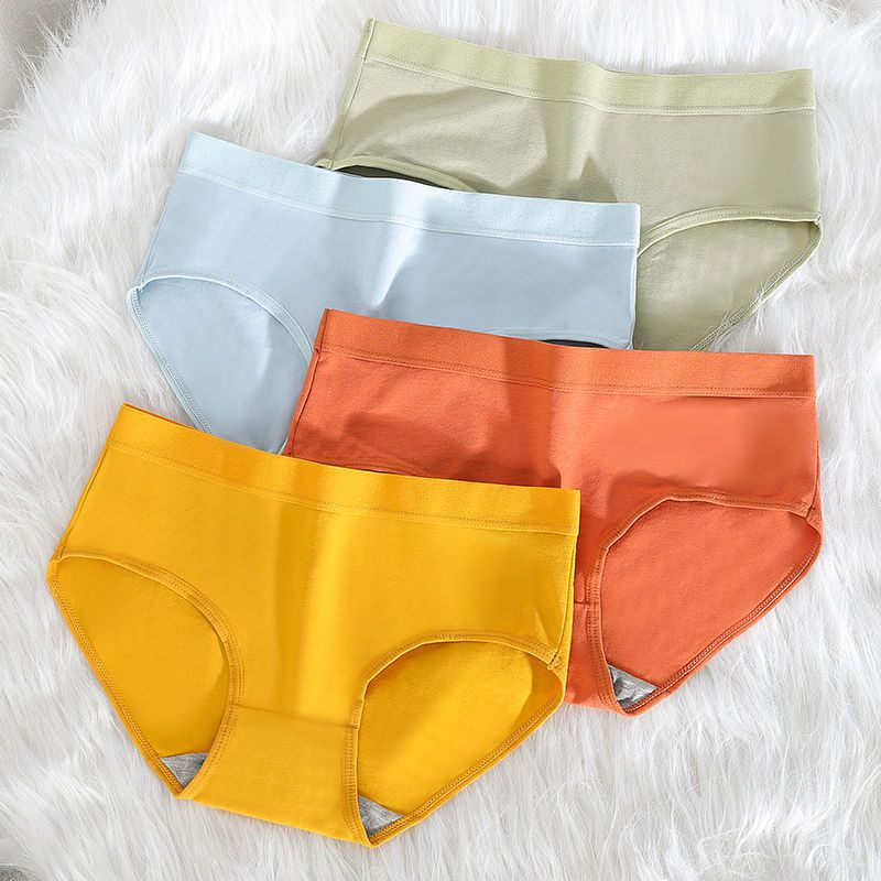 Panties 16 บาท Qiao YiLuo กางเกงชั้นใน เอวกลาง สีพื้น สีมาการอง พลัสไซซ์ สำหรับผู้หญิง Women Clothes