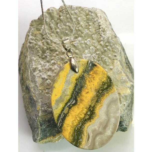 1Pc Natural BumbleBee Stone Pendant for Men And women รูปที่ 2