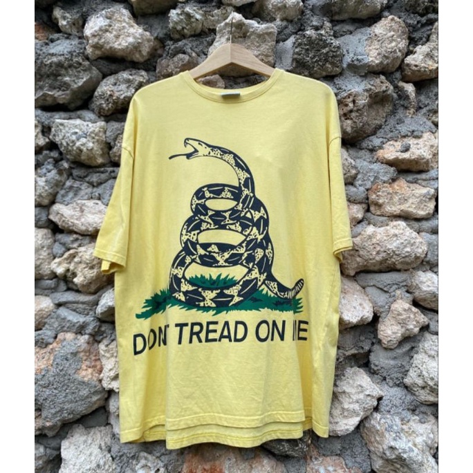 เสื้อยืด Vetements**