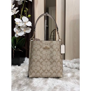 💓กระเป๋าสวยมากก หายากจ้ะ สีน้ำตาลขาว ลาย CCOACH CA582 Mollie Bucket Bag 22 In Signature Canvas