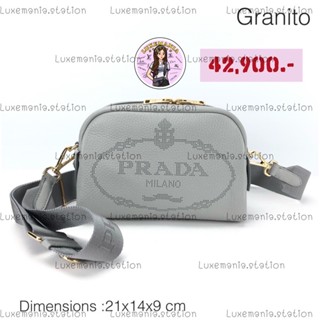 👜: New!! Prada Camera Crossbody Bag ‼️ก่อนกดสั่งรบกวนทักมาเช็คสต๊อคก่อนนะคะ‼️