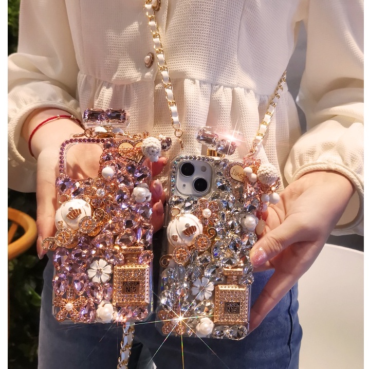 Bling ขวดน้ําหอมเพชรCrossbody ChainสําหรับiPhone 17 16 15 14 Pro Max 11 12 13 14 Plus XR XS Max AirปลอกGlitterหรูหราฟักทองรถรักจี้นุ่มTPUปกหลัง