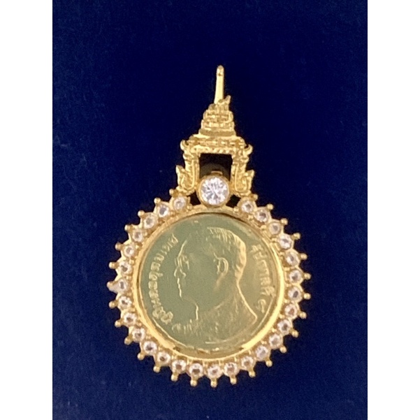 เข็มกลัด ทองเหลืองแท้ ชุบทอง24K ฝังเพชรCZ เกรดA พร้อมกล่องกำมะหยี่สุดหรู ( งานจิวเวรี่)