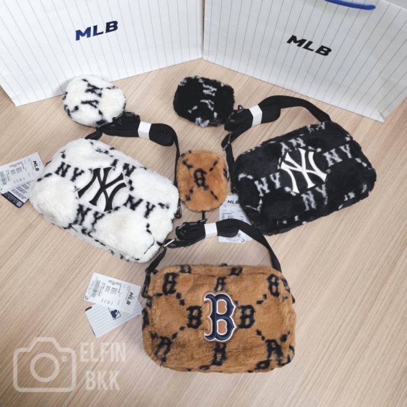 แท้ 💯 MLB Dia Monogram Fur Cross Bag กระเป๋าสะพายข้าง ขนนุ่ม สีดำ สีขาว สีน้ำตาล