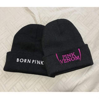 ขายดี พร้อมส่ง หมวกถัก ปักลายตัวอักษร KPOP LISA JENNIE JISOO ROSE BORN PINK VENOM สีดํา อบอุ่น แฟชั่นเรียบง่าย สําหรับผู้ชาย และผู้หญิง