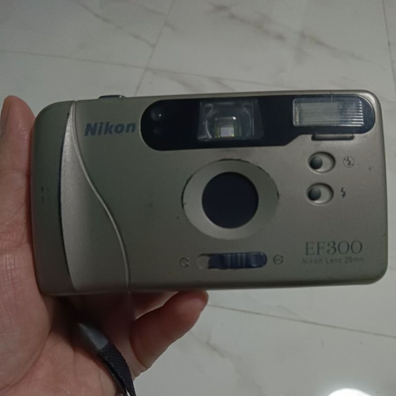 Nikon กล้องถ่ายรูปยุค 90 แบบใช้ฟิล์ม